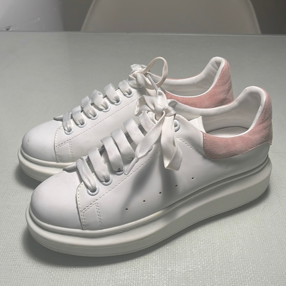 Alexander McQueen Dusty Pink
Lace Up Oversized Sneakers